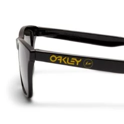 Oakley X FRAGMENT DESIGN FROGSKINS 11 Oakley X FRAGMENT DESIGN FROGSKINS -Accessories Promotion Store OakleyXFRAGMENTDESIGNFROGSKINSFRAGMENTYELLOWWPRIZMGREYOS0OO9245 4