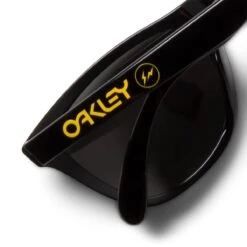 Oakley X FRAGMENT DESIGN FROGSKINS 12 Oakley X FRAGMENT DESIGN FROGSKINS -Accessories Promotion Store OakleyXFRAGMENTDESIGNFROGSKINSFRAGMENTYELLOWWPRIZMGREYOS0OO9245 5
